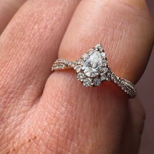 Elegant rose gold Teardrop Diamond Ring